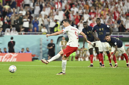 英超：补时绝杀 曼联4-3狼队