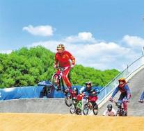 二青会BMX小轮车泥地越野赛在太原小轮车场地开赛